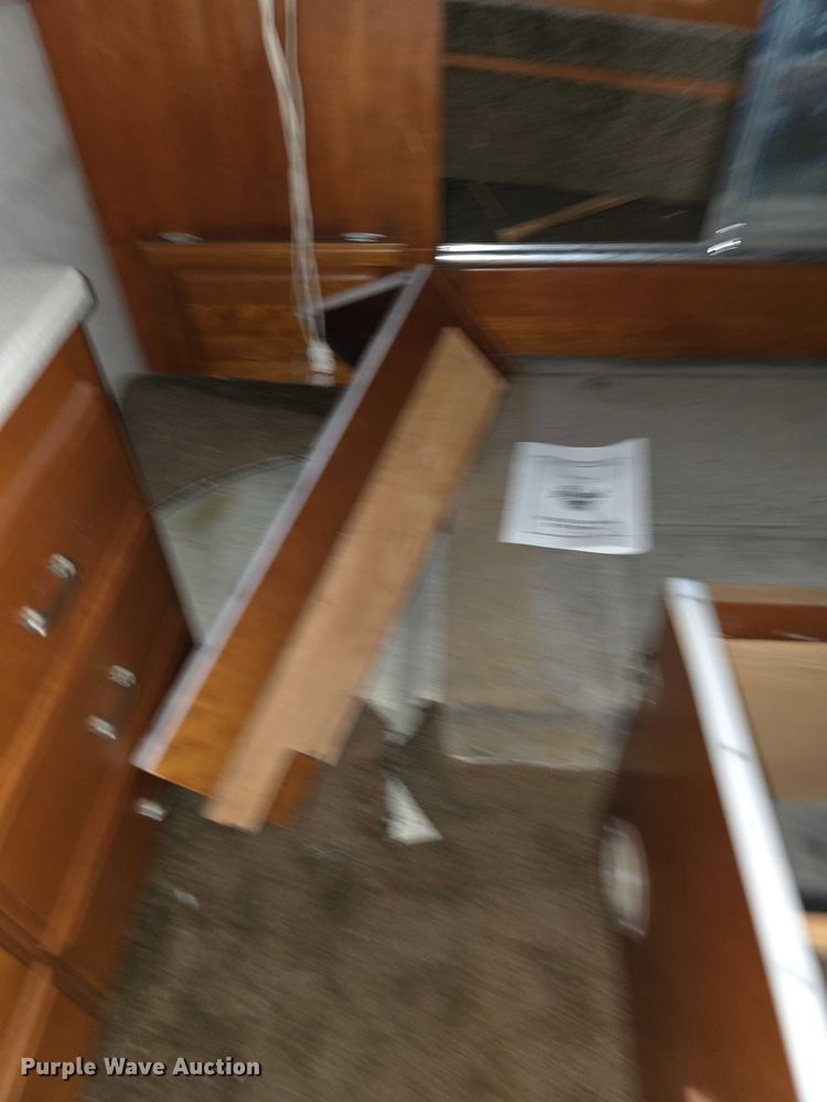 image for item FI0635 2004 Fleetwood Revolution RV