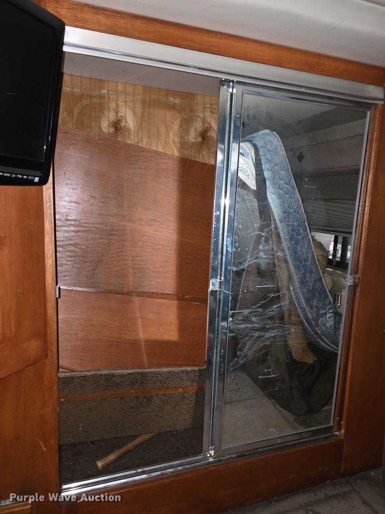 image for item FI0635 2004 Fleetwood Revolution RV