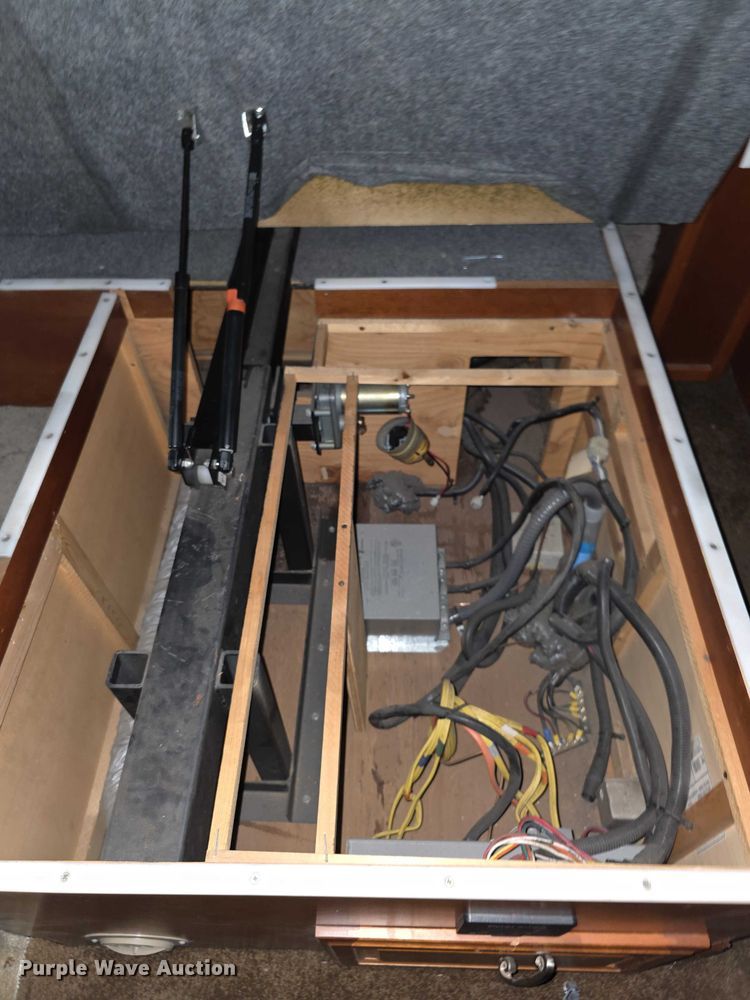 image for item FI0635 2004 Fleetwood Revolution RV