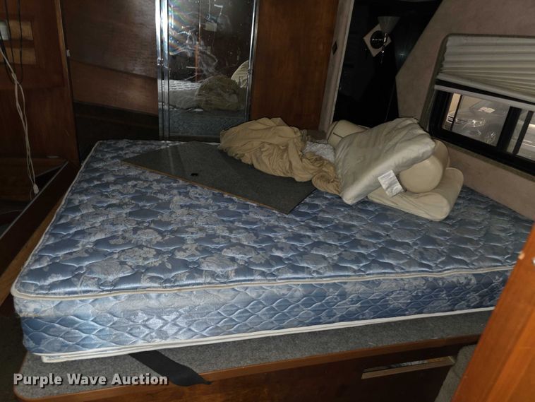 image for item FI0635 2004 Fleetwood Revolution RV