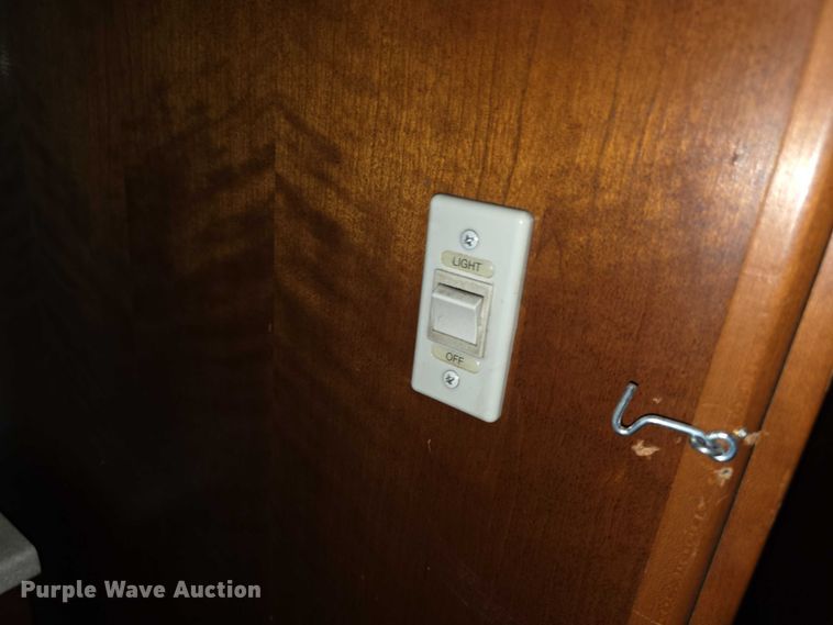 image for item FI0635 2004 Fleetwood Revolution RV