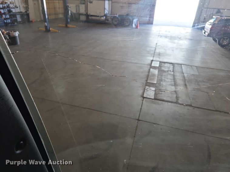 image for item FI0635 2004 Fleetwood Revolution RV