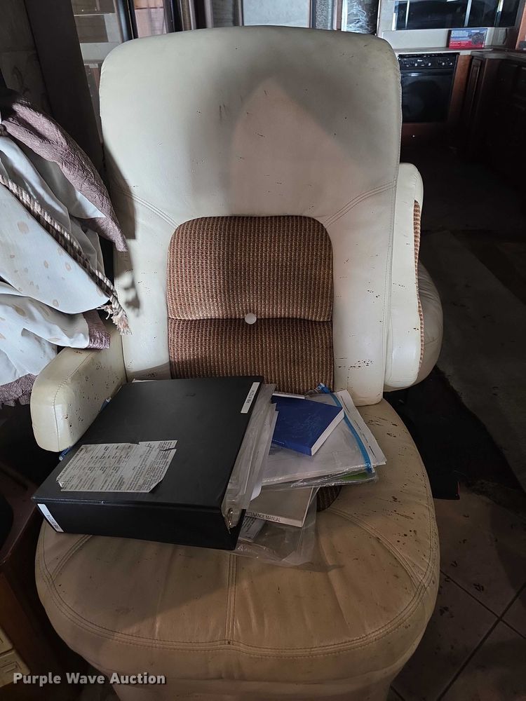 image for item FI0635 2004 Fleetwood Revolution RV