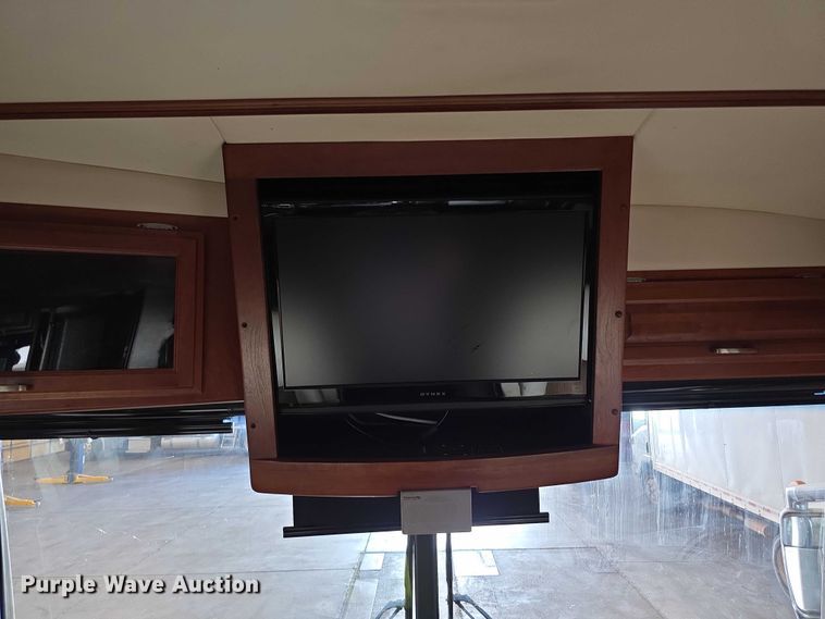 image for item FI0635 2004 Fleetwood Revolution RV