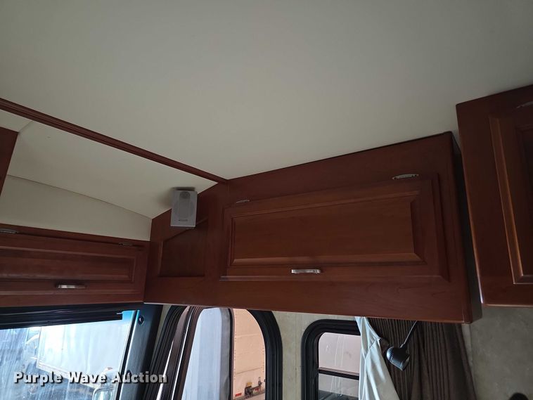 image for item FI0635 2004 Fleetwood Revolution RV