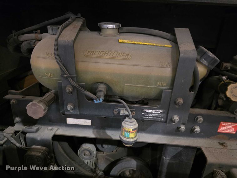 image for item FI0635 2004 Fleetwood Revolution RV