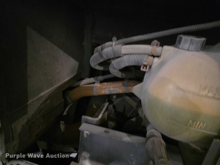 image for item FI0635 2004 Fleetwood Revolution RV