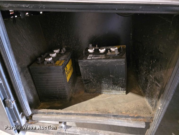 image for item FI0635 2004 Fleetwood Revolution RV