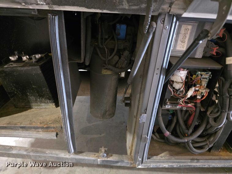 image for item FI0635 2004 Fleetwood Revolution RV