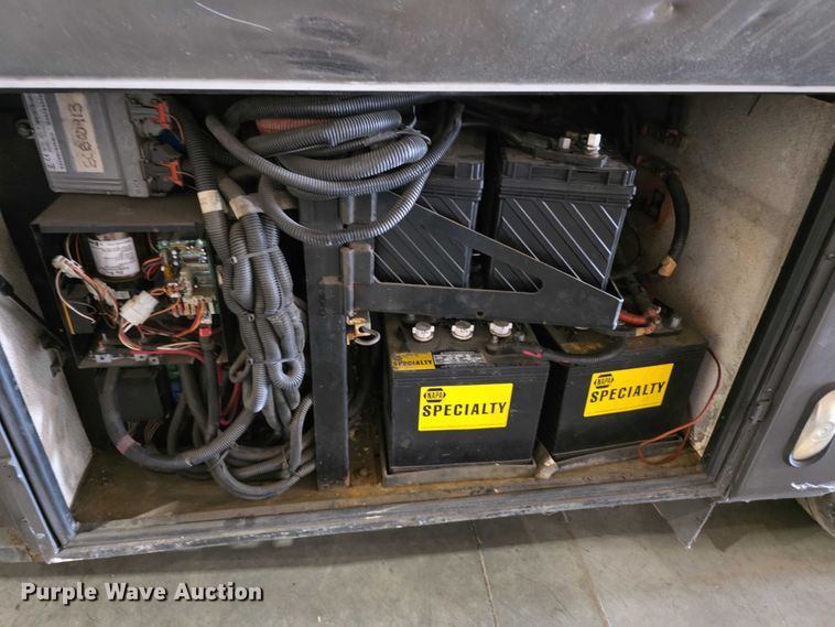 image for item FI0635 2004 Fleetwood Revolution RV