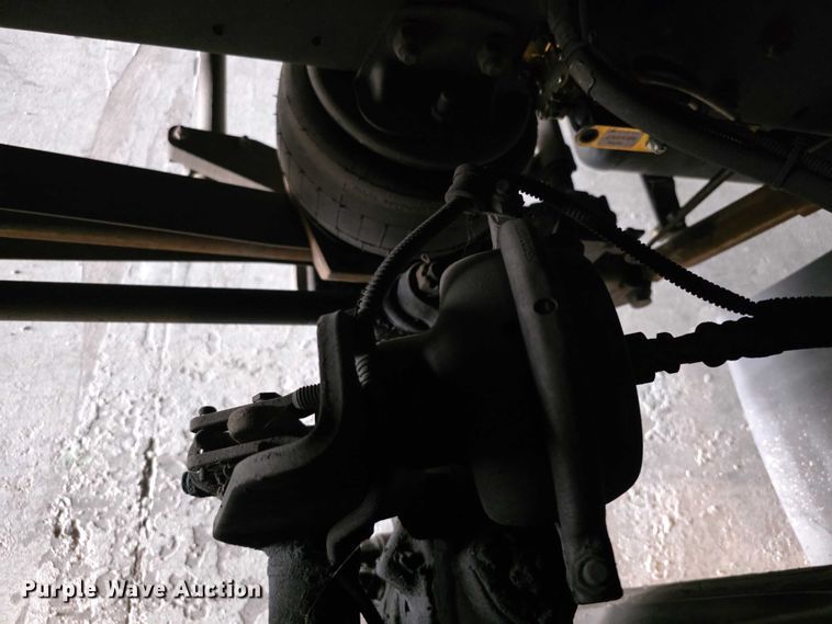 image for item FI0635 2004 Fleetwood Revolution RV