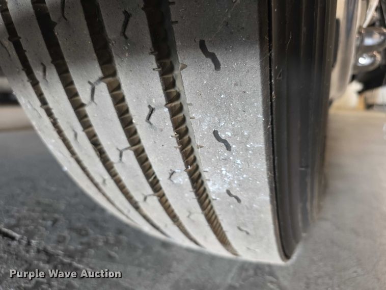 image for item FI0635 2004 Fleetwood Revolution RV