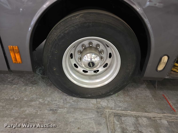 image for item FI0635 2004 Fleetwood Revolution RV