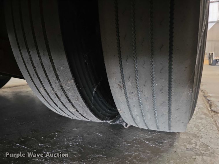 image for item FI0635 2004 Fleetwood Revolution RV