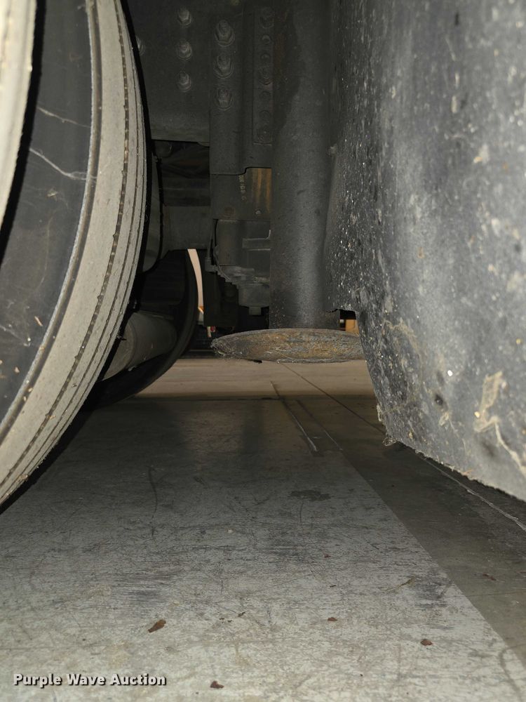 image for item FI0635 2004 Fleetwood Revolution RV