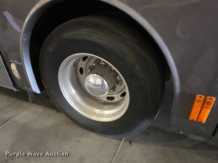 image for item FI0635 2004 Fleetwood Revolution RV