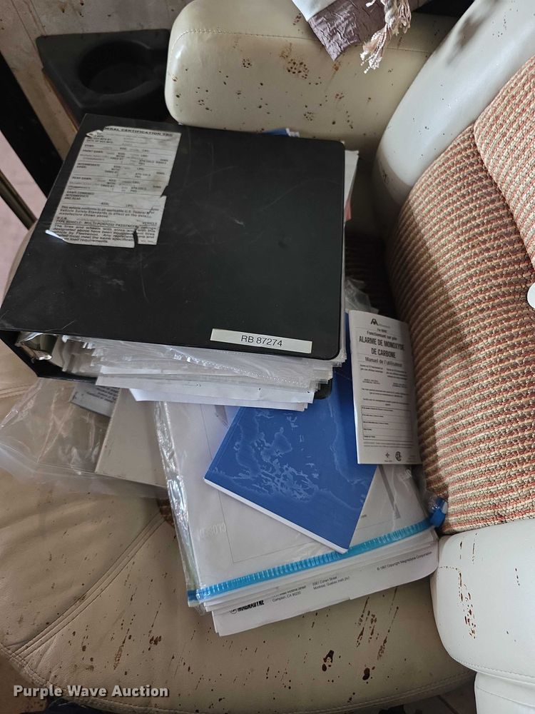 image for item FI0635 2004 Fleetwood Revolution RV