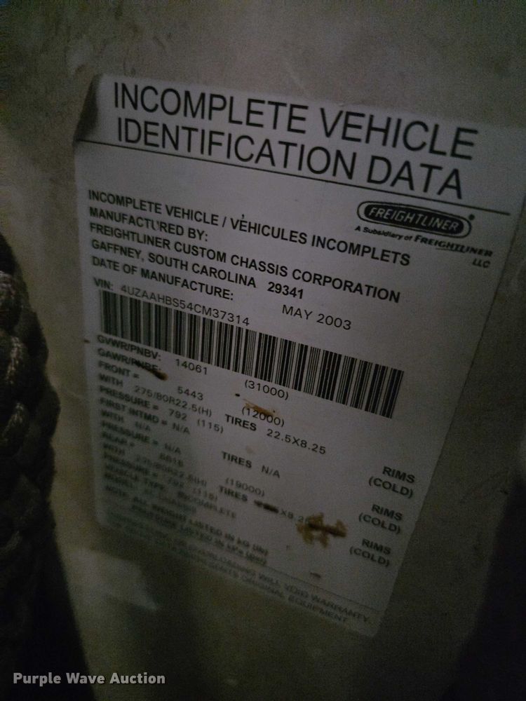 image for item FI0635 2004 Fleetwood Revolution RV