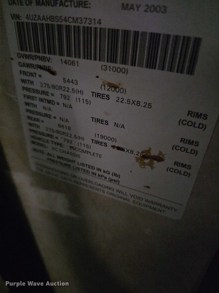 image for item FI0635 2004 Fleetwood Revolution RV