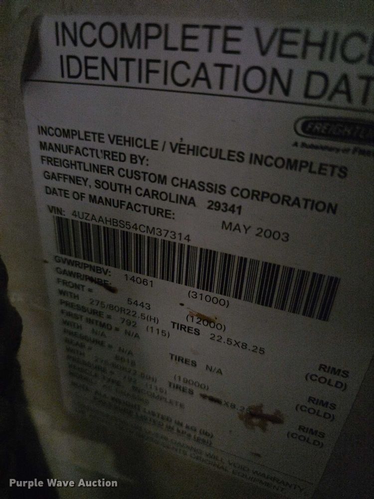 image for item FI0635 2004 Fleetwood Revolution RV