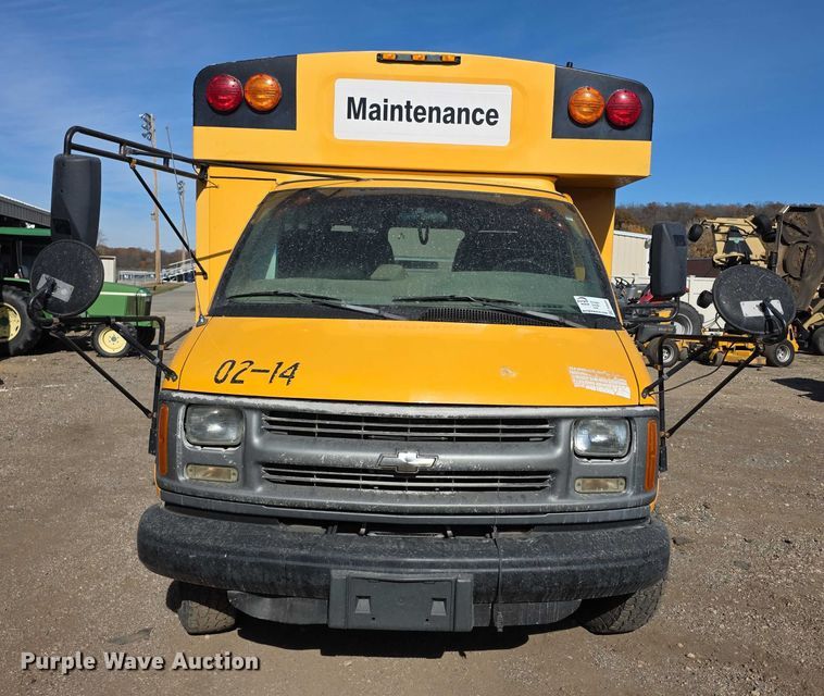 image for item FI0649 2002 Chevrolet Express 3500 school bus
