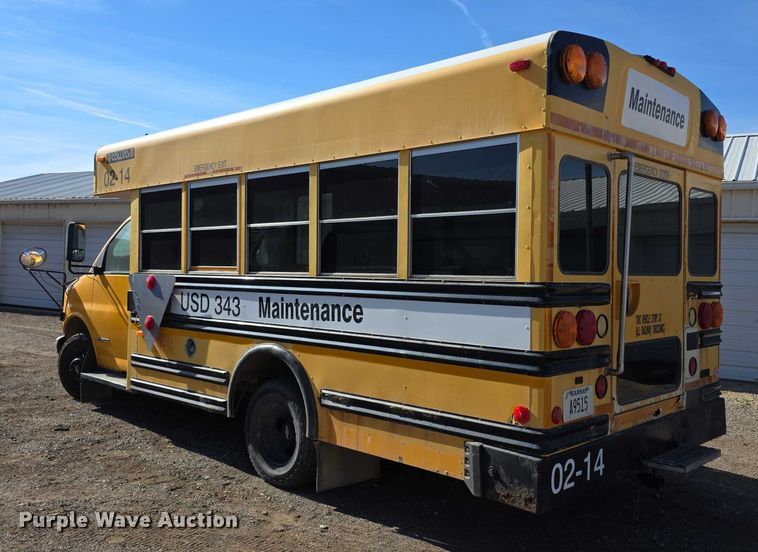 image for item FI0649 2002 Chevrolet Express 3500 school bus