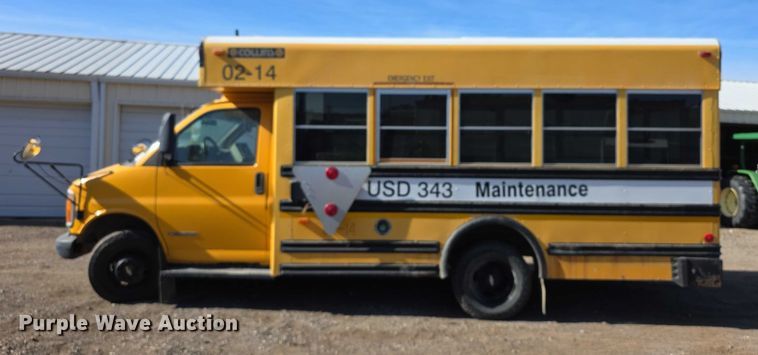 image for item FI0649 2002 Chevrolet Express 3500 school bus