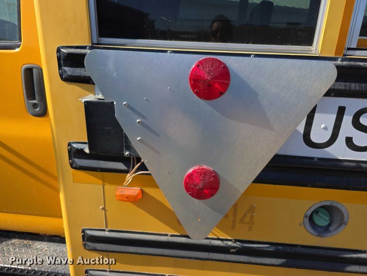 image for item FI0649 2002 Chevrolet Express 3500 school bus