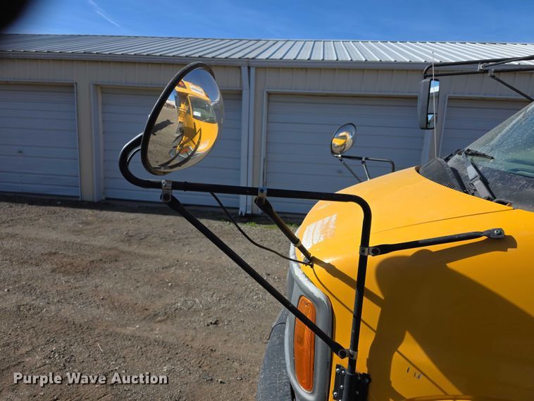 image for item FI0649 2002 Chevrolet Express 3500 school bus