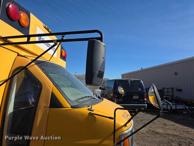 image for item FI0649 2002 Chevrolet Express 3500 school bus