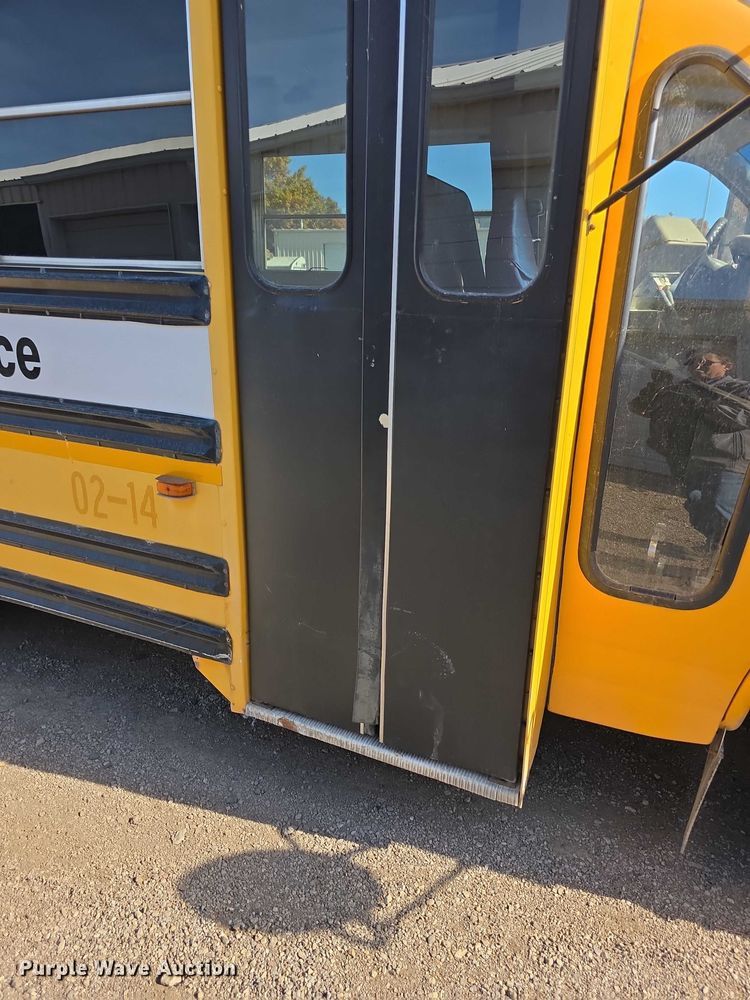 image for item FI0649 2002 Chevrolet Express 3500 school bus