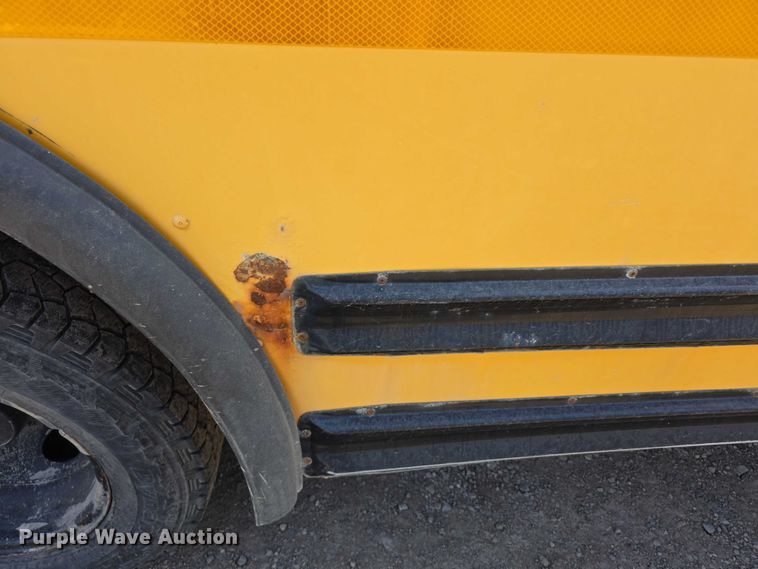 image for item FI0649 2002 Chevrolet Express 3500 school bus
