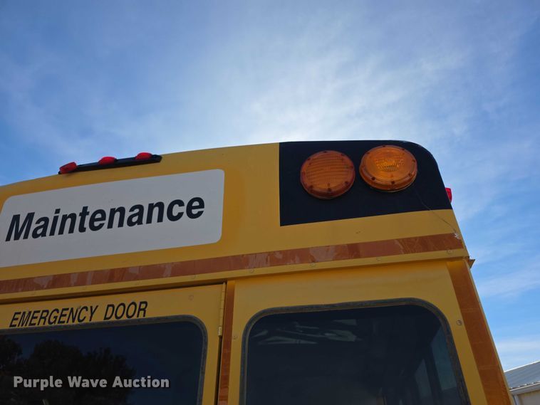 image for item FI0649 2002 Chevrolet Express 3500 school bus