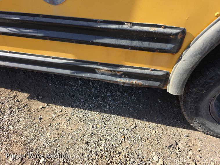image for item FI0649 2002 Chevrolet Express 3500 school bus