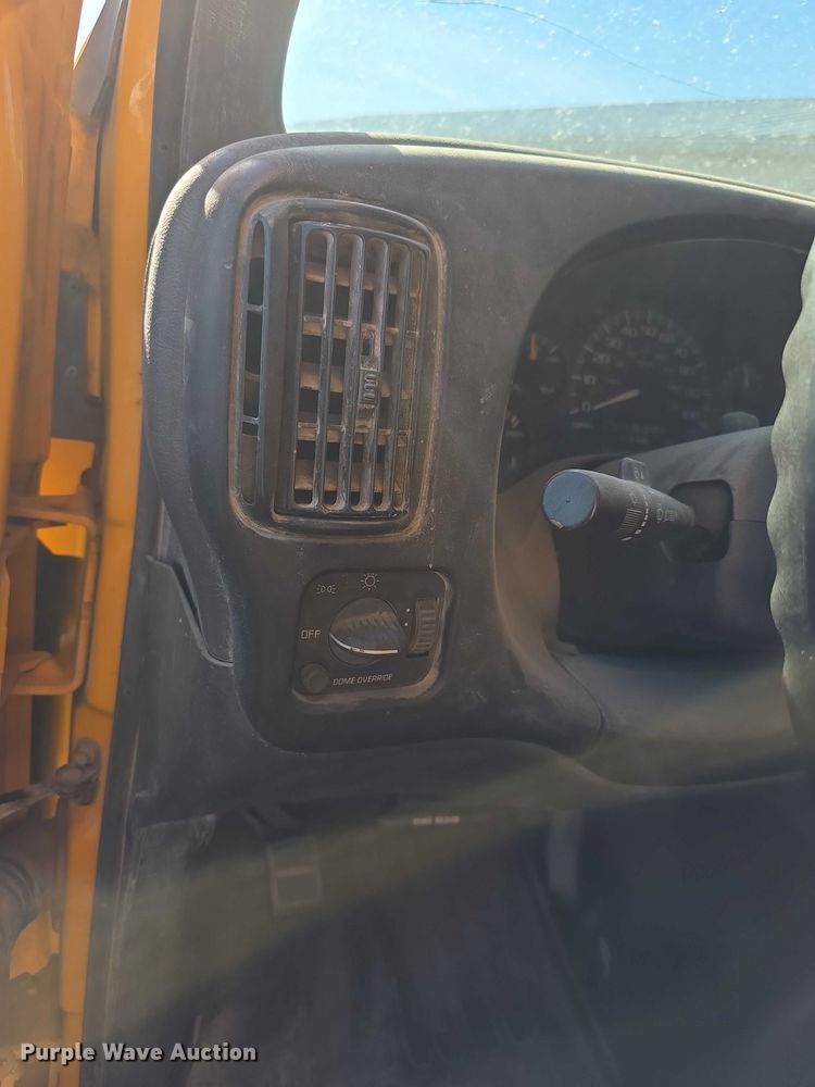 image for item FI0649 2002 Chevrolet Express 3500 school bus