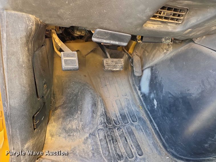 image for item FI0649 2002 Chevrolet Express 3500 school bus