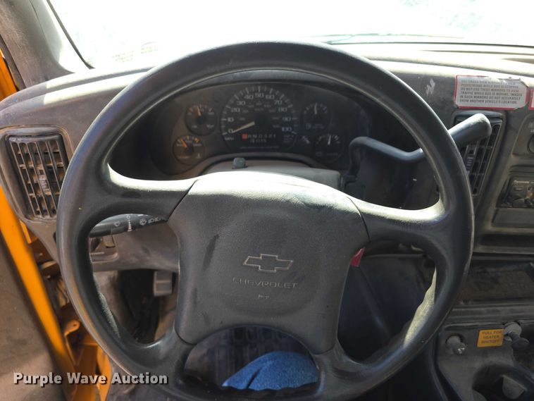 image for item FI0649 2002 Chevrolet Express 3500 school bus