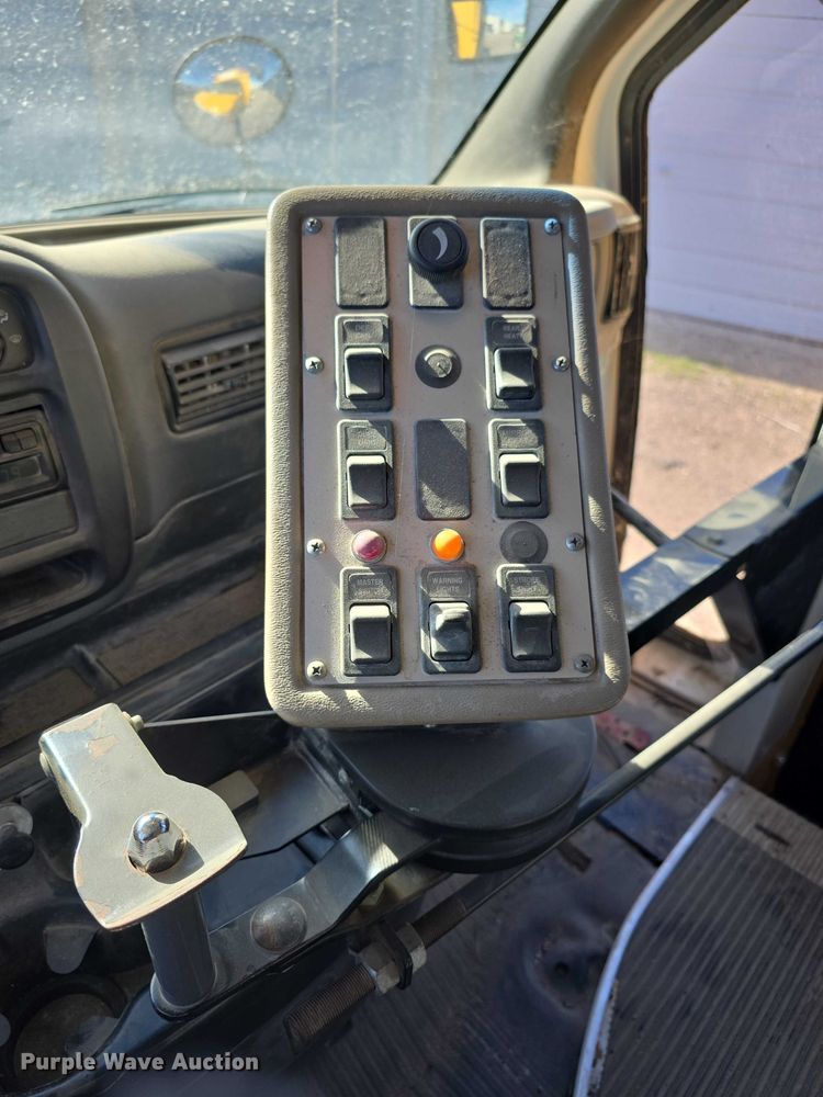 image for item FI0649 2002 Chevrolet Express 3500 school bus