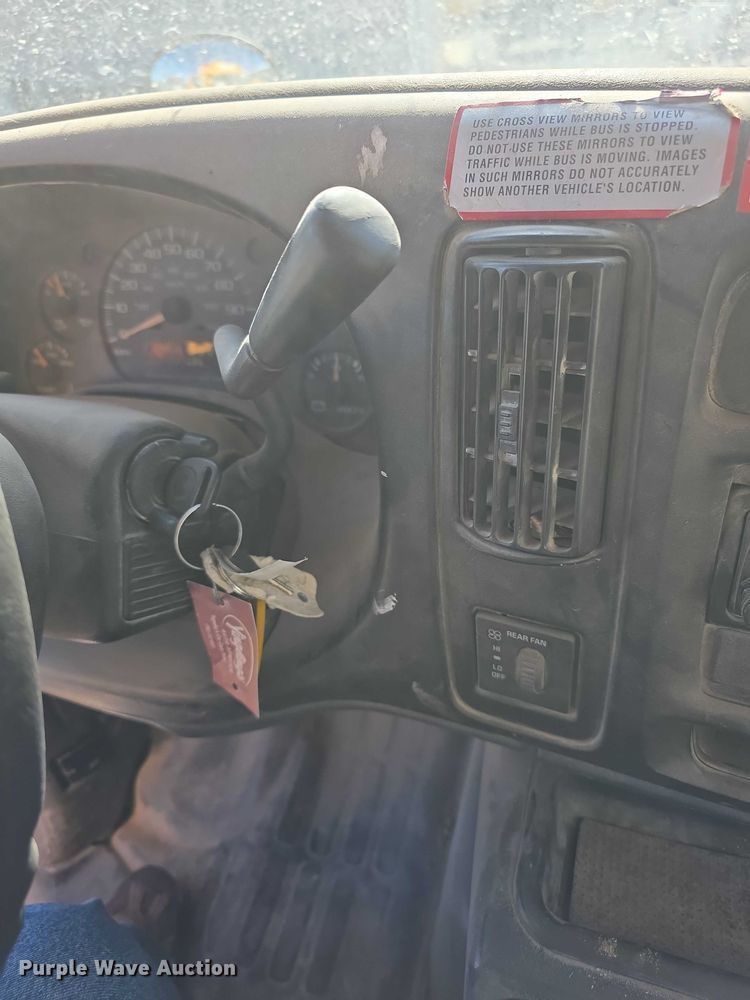 image for item FI0649 2002 Chevrolet Express 3500 school bus