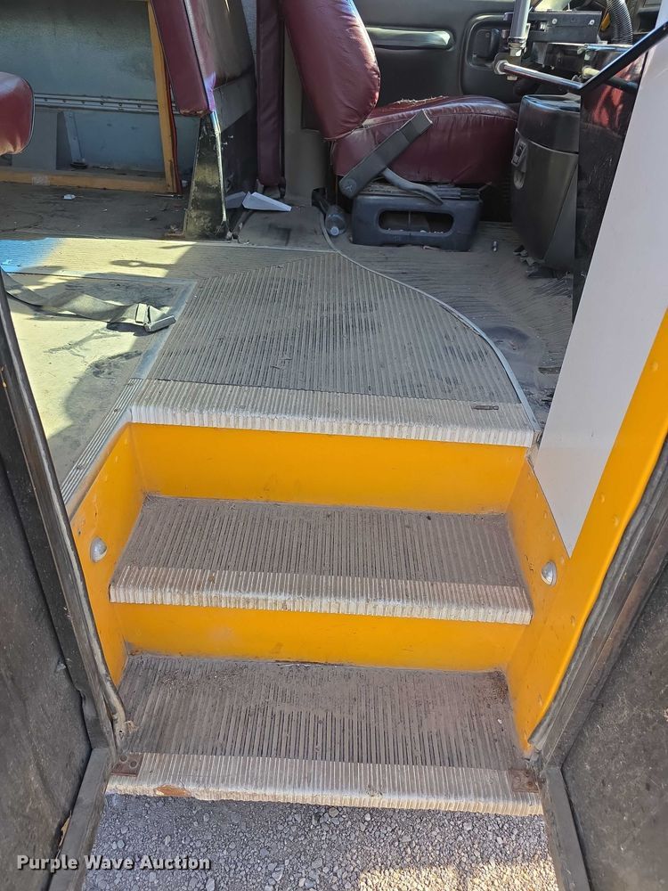 image for item FI0649 2002 Chevrolet Express 3500 school bus