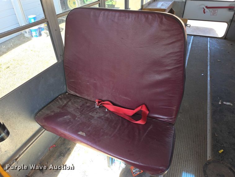 image for item FI0649 2002 Chevrolet Express 3500 school bus