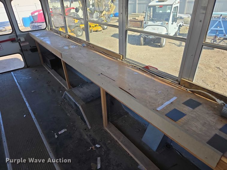 image for item FI0649 2002 Chevrolet Express 3500 school bus