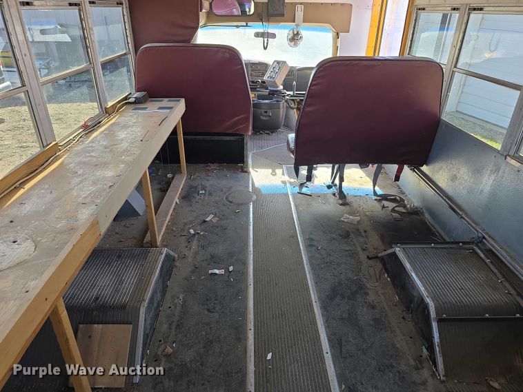 image for item FI0649 2002 Chevrolet Express 3500 school bus