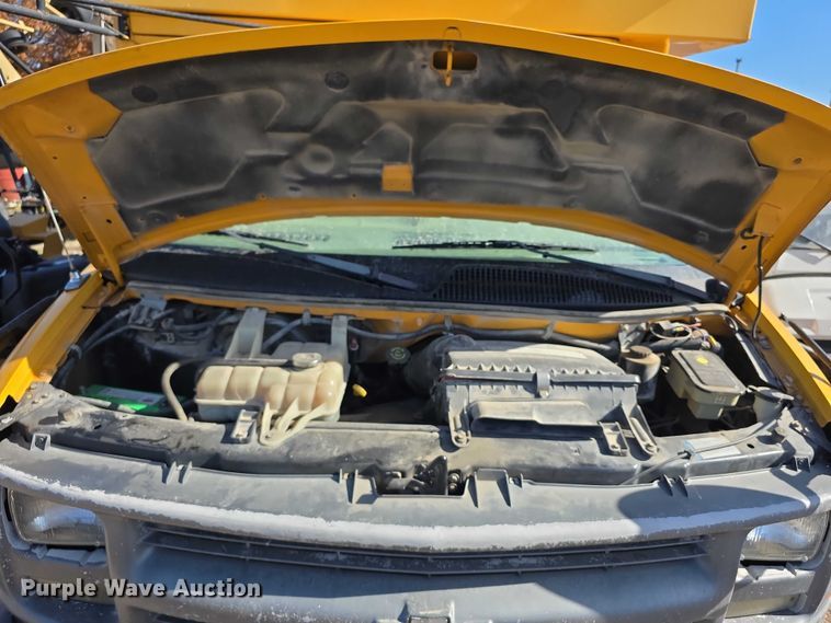 image for item FI0649 2002 Chevrolet Express 3500 school bus
