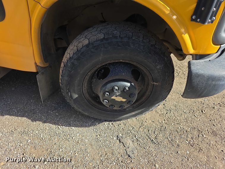 image for item FI0649 2002 Chevrolet Express 3500 school bus
