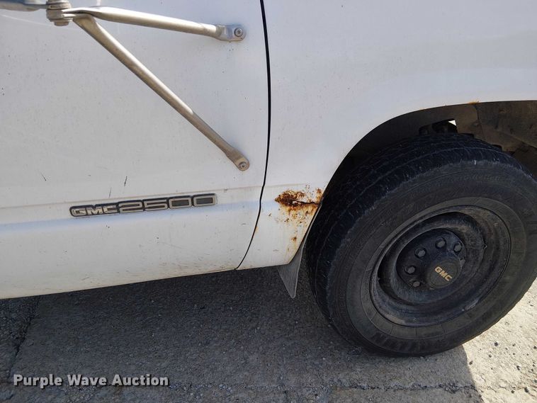 image for item FK0510 1997 GMC Sierra 2500HD flatbed pickup truck