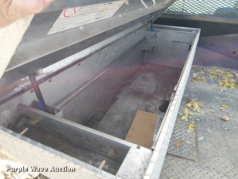 image for item FK0510 1997 GMC Sierra 2500HD flatbed pickup truck