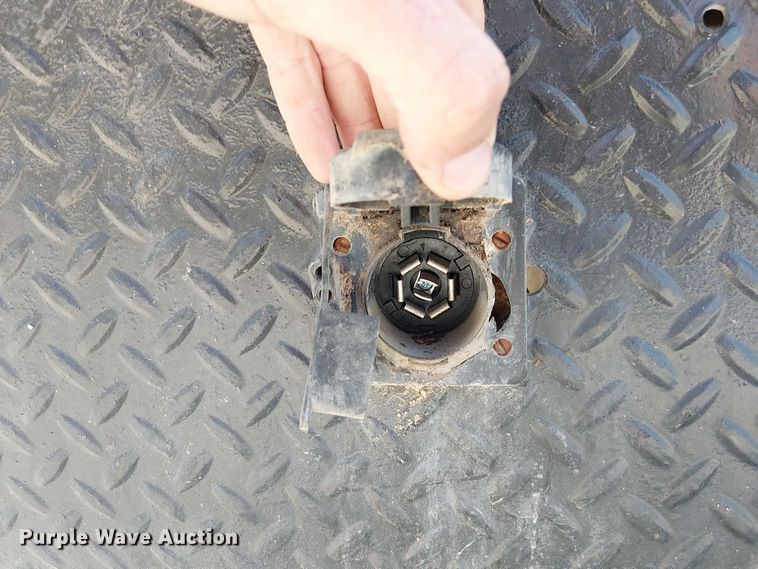 image for item FK0510 1997 GMC Sierra 2500HD flatbed pickup truck