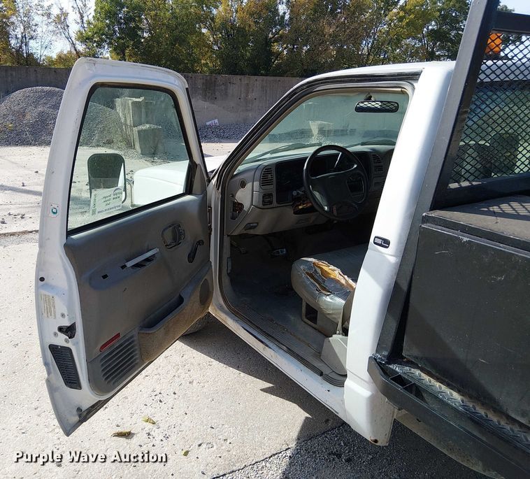 image for item FK0510 1997 GMC Sierra 2500HD flatbed pickup truck