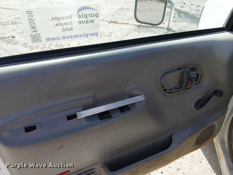 image for item FK0510 1997 GMC Sierra 2500HD flatbed pickup truck